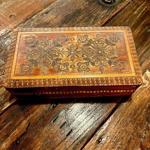 Antique Jewelry Box in Rosewood with flower etching. 1930-1940 Era